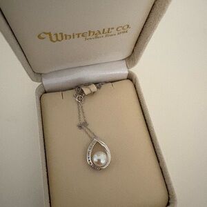 Stunning Silver Pearl Pendant Necklace